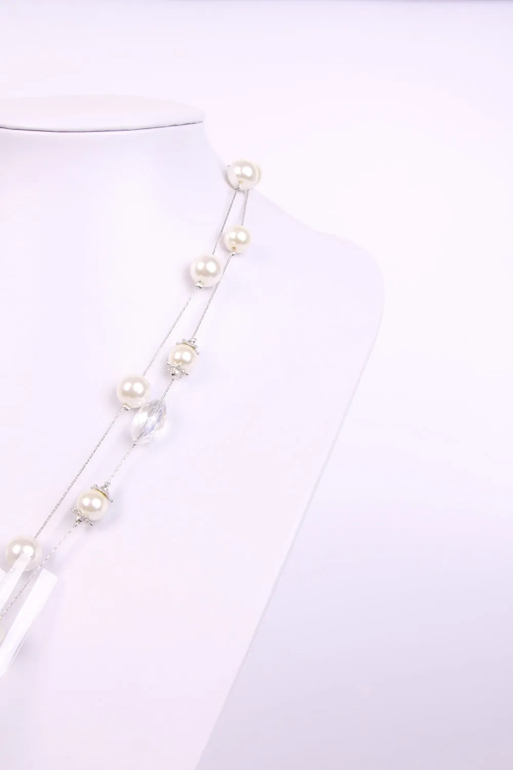 Pearl Necklace with oval Jewel in Gold and silver chain