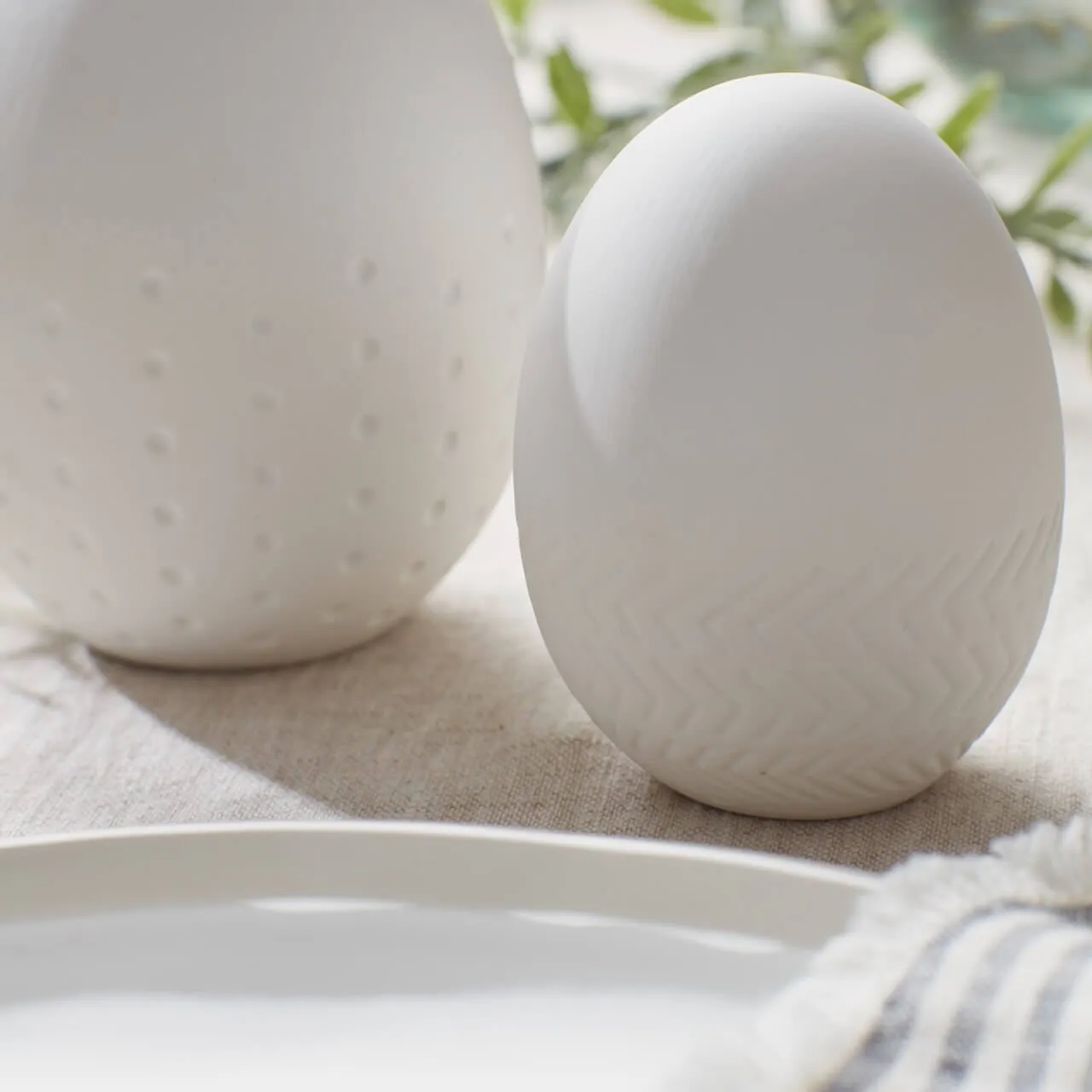 Set of 2 White Ceramic Egg Decorations